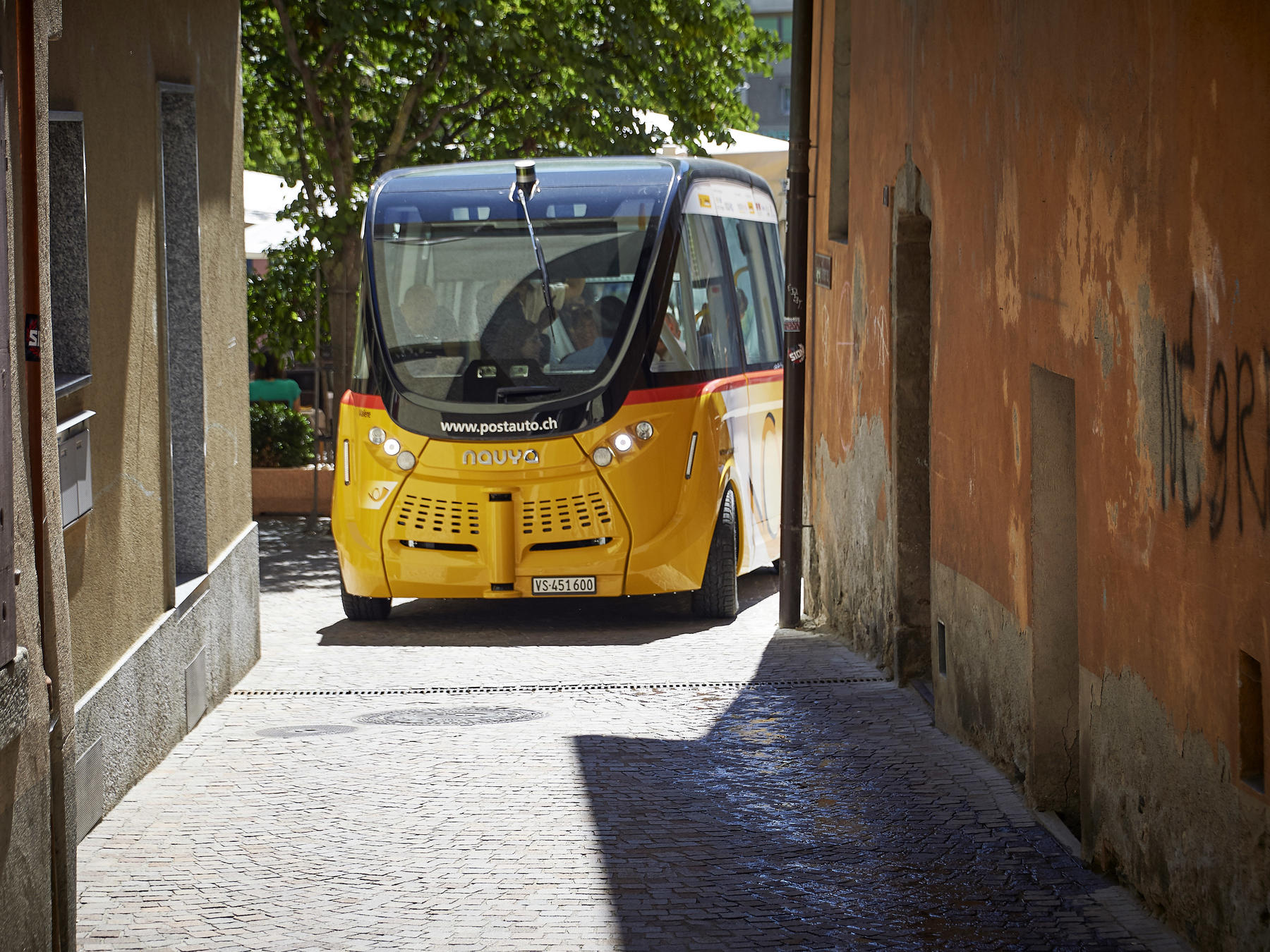 For nearly two years, two driverless shuttles have operated between the city center and train stations in the Swiss town of Sion. (Image: PostBus)